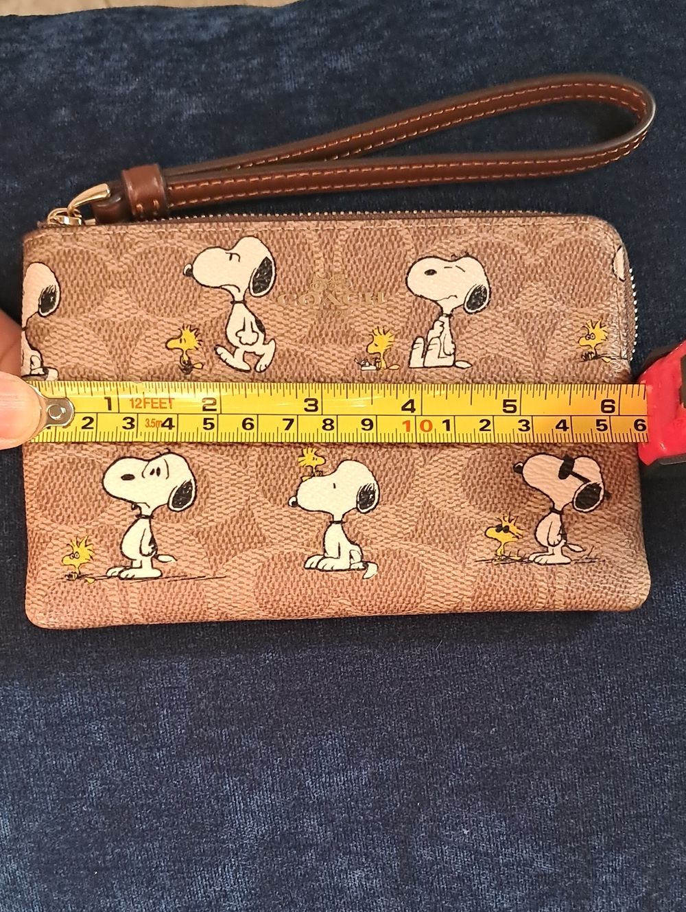 Coach × Peanuts Snoopy Wristlet - Picture 7 of 8